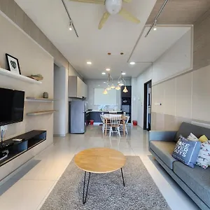 Guest house Country Garden Danga Bay By Widebed Jb
